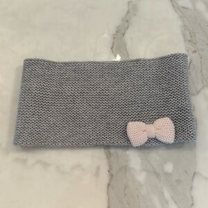 Jacadi Paris girls bow trimmed head scarf. Size: one size